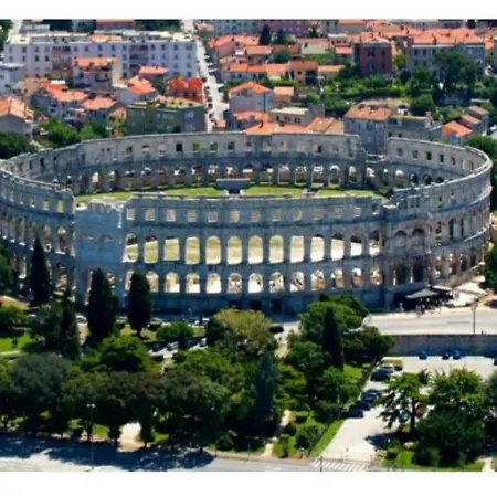 Be Free-central-free Parking-garden-bbq Pula