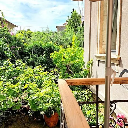 Be Free-central-free Parking-garden-bbq